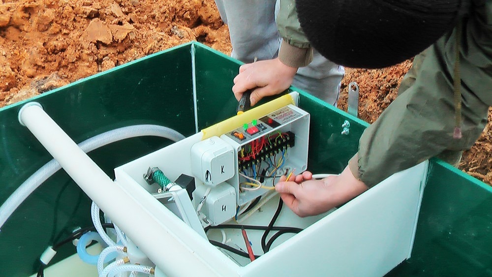 Компания "СпецАкваБур" предлагает профессиональное обслуживание септиков.